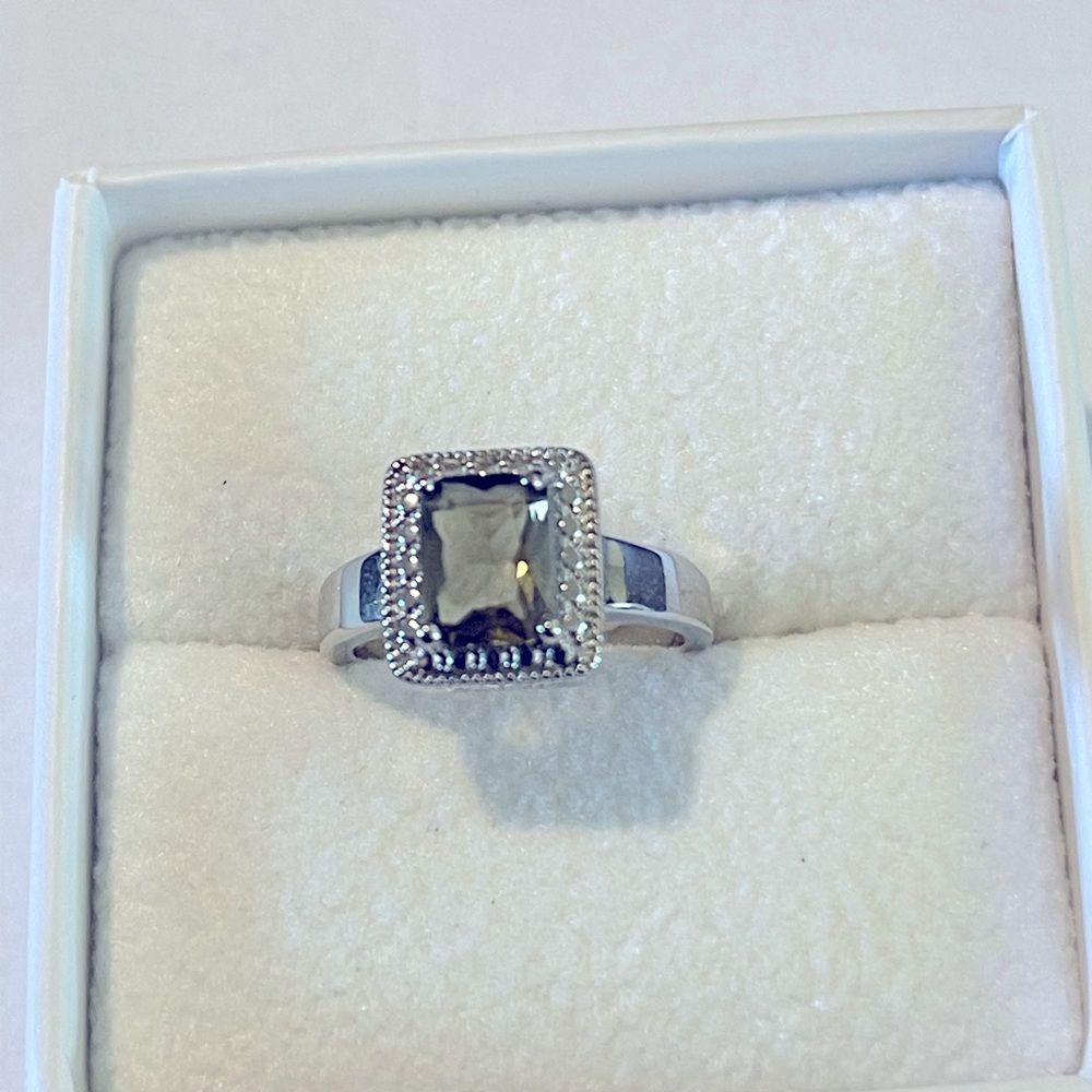 Women’s ring